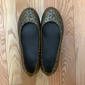 Crocs Carlisa Brown Leopard Animal Print Mini Wedge‎ Shoes Womens 8